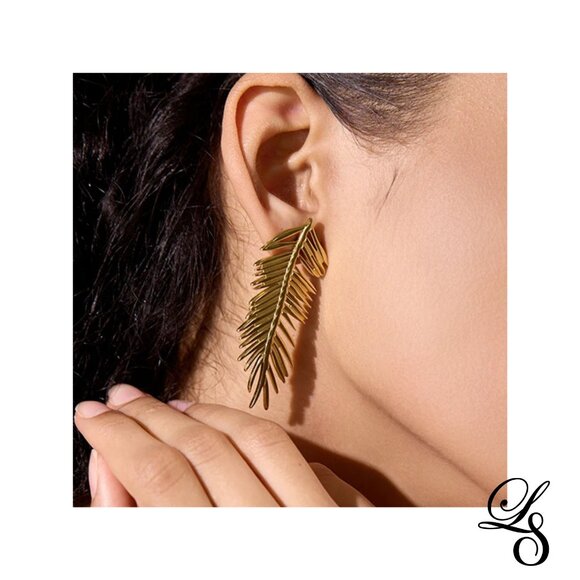 🌿New 18K Gold Long Leaf Statement Earrings 🌿 - Picture 3 of 4